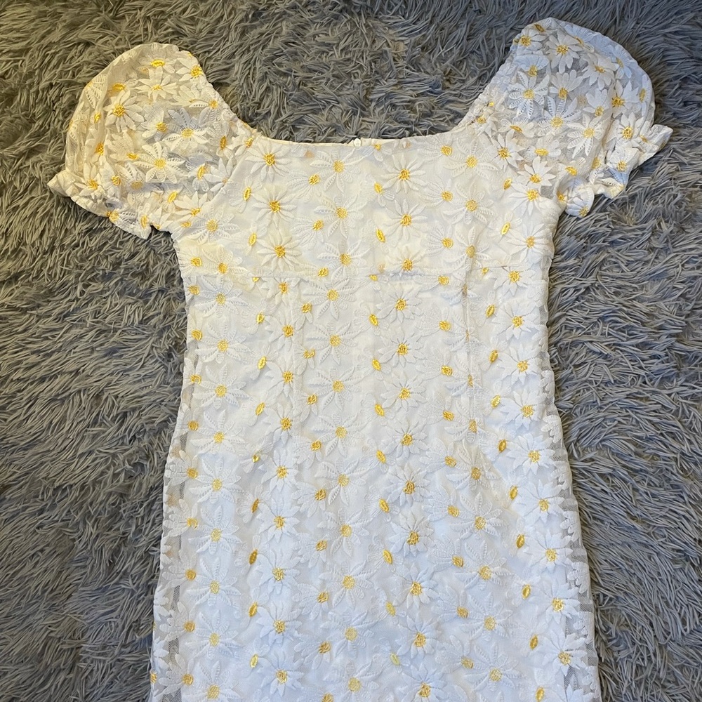 Red dress. Daisy body-con dress